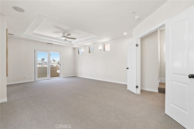 326 6 Th St, House other with 4 bedrooms, 5 bathrooms and 2 parking in Huntington Beach CA | Image 38
