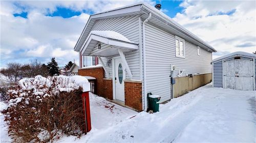 15 Cluthe Cres, Kitchener, ON, N2P1N1 | Card Image