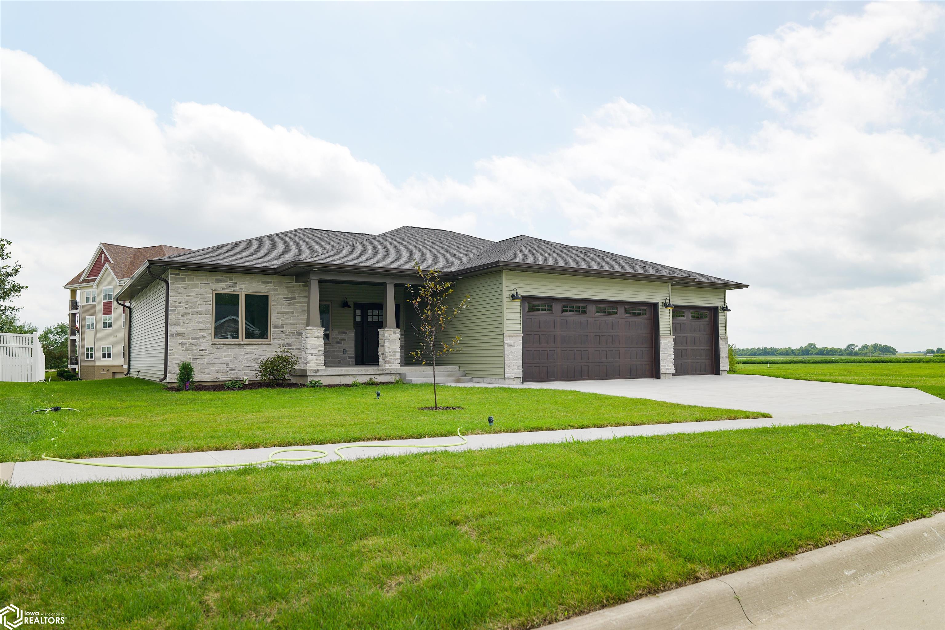 Lavender Ln, Burlington, IA 52601