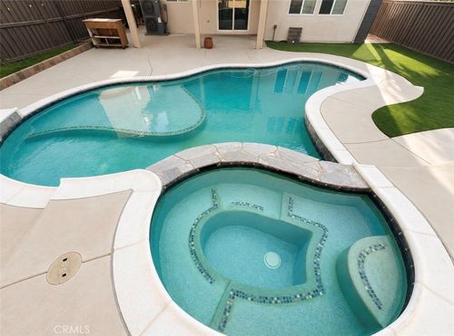 38354 Coralino, Murrieta, CA, 92563 | Card Image