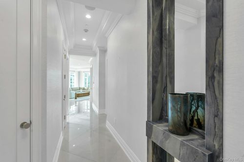 unit-3306-3000 Royal Ct, New Hyde Park, NY, 11040-2637 | Card Image