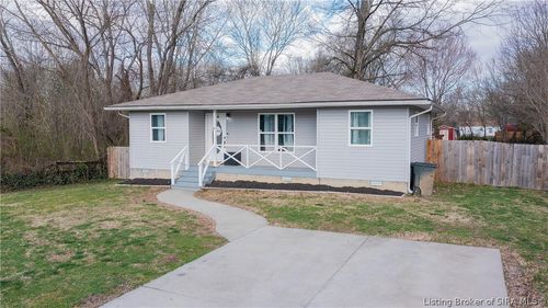 137 Bowling Ln, Clarksville, IN, 47129-9026 | Card Image