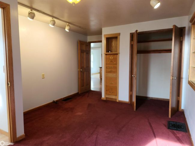 1128 Prince St, House other with 5 bedrooms, 4 bathrooms and null parking in Grinnell IA | Image 25