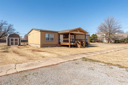 420 N College St, Cordell, OK, 73632-3820 | Card Image