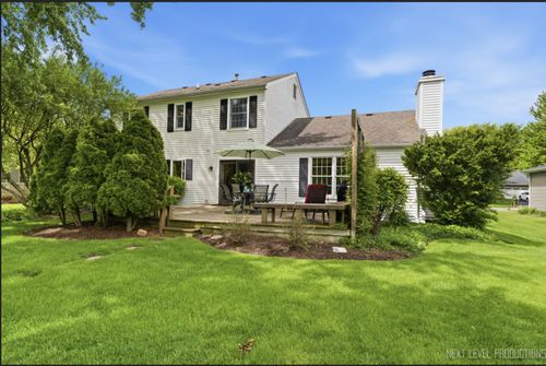 221 Wakefield Lane, Geneva, IL, 60134 | Card Image