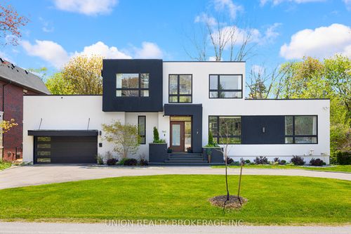 7 Balcarra Avenue, Scarborough, ON, M1M1G8 | Card Image