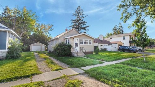 908 2nd St Sw, Willmar, MN, 56201-3517 | Card Image