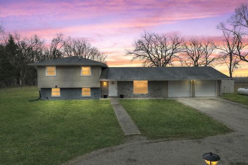 15795 E 2550 North Rd, Hudson, IL, 61748-9389 | Card Image