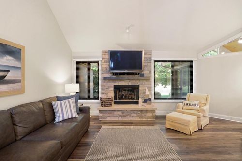 964 Duck Pond Road, Fontana, WI, 53125 | Card Image