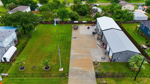 215 22nd St, Dickinson, TX, 77539-2521 | Card Image