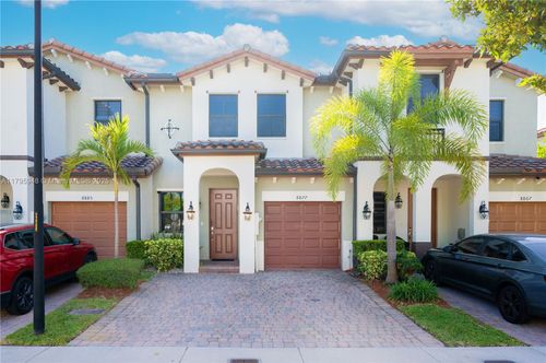 8877 Nw 103rd Ave, Doral, FL, 33178-3290 | Card Image