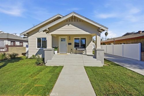 2064 Myrtle Ave, Long Beach, CA, 90806-4932 | Card Image