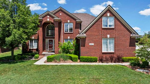 18913 Strongford Dr, Macomb, MI, 48044-1799 | Card Image