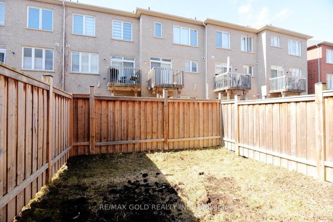22 Cloudburst Rd, House attached with 3 bedrooms, 3 bathrooms and 2 parking in Brampton ON | Image 24