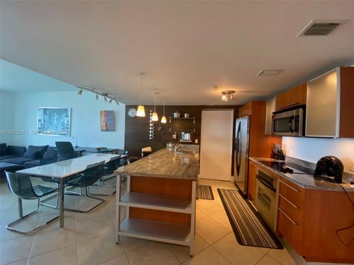 1607-185 Sw 7th St, Miami, FL, 33130-2990 | Card Image