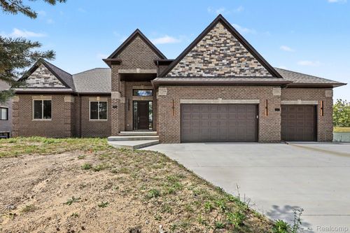 68503 Lake Angela Pointe, Richmond, MI, 48062-5627 | Card Image