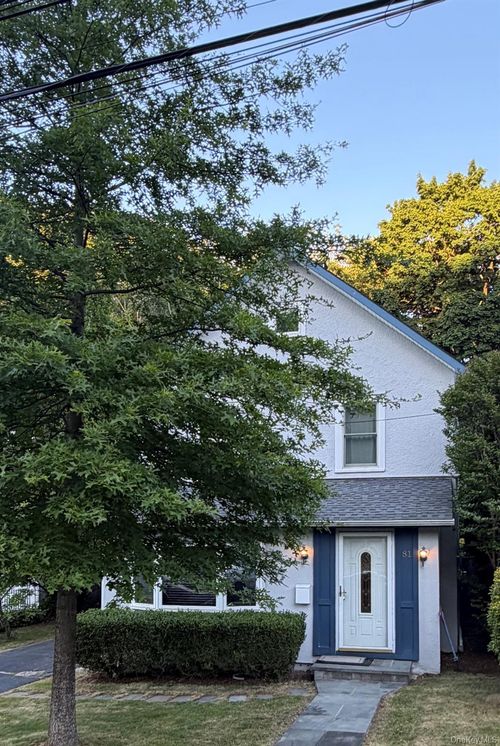 81 Summers St, Oyster Bay, NY, 11771-3707 | Card Image