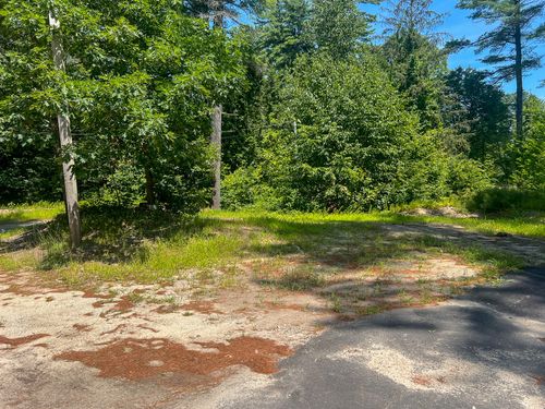 105 Meadow Road, Raymond, ME, 04071 | Card Image