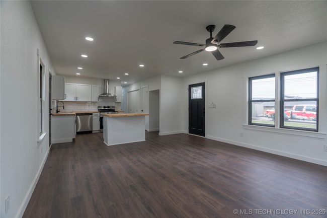 Living/Kitchen | Image 8