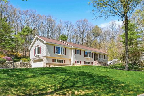 11 Oriole Rd, Windham, NH, 03087-1615 | Card Image