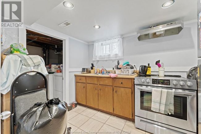 1033 Harrison Ave, House other with 3 bedrooms, 2 bathrooms and null parking in Windsor ON | Image 20