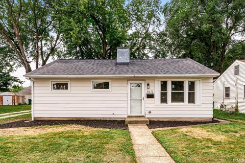 1611 E 4th St, Mishawaka, IN, 46544-2923 | Card Image