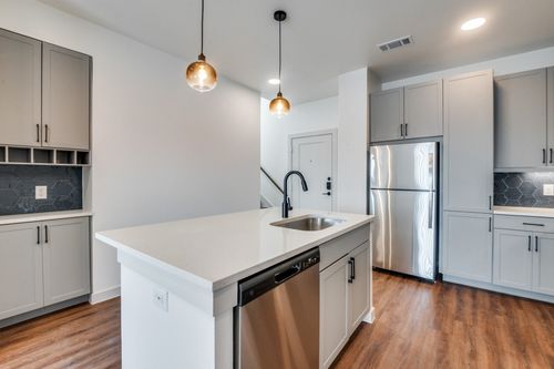 105-627 N Lancaster Ave, Dallas, TX, 75203-1732 | Card Image