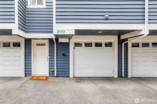 b-8505 Midvale Ave N, Seattle, WA, 98103-2124 | Card Image