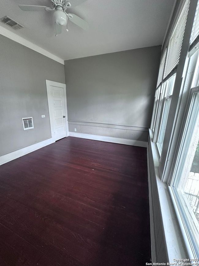 APT-3 - 415 E Locust St, Condo with 2 bedrooms, 1 bathrooms and null parking in San Antonio TX | Image 5