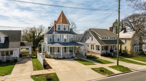 920 Pennsylvania Ave, Bristol, TN, 37620-3827 | Card Image