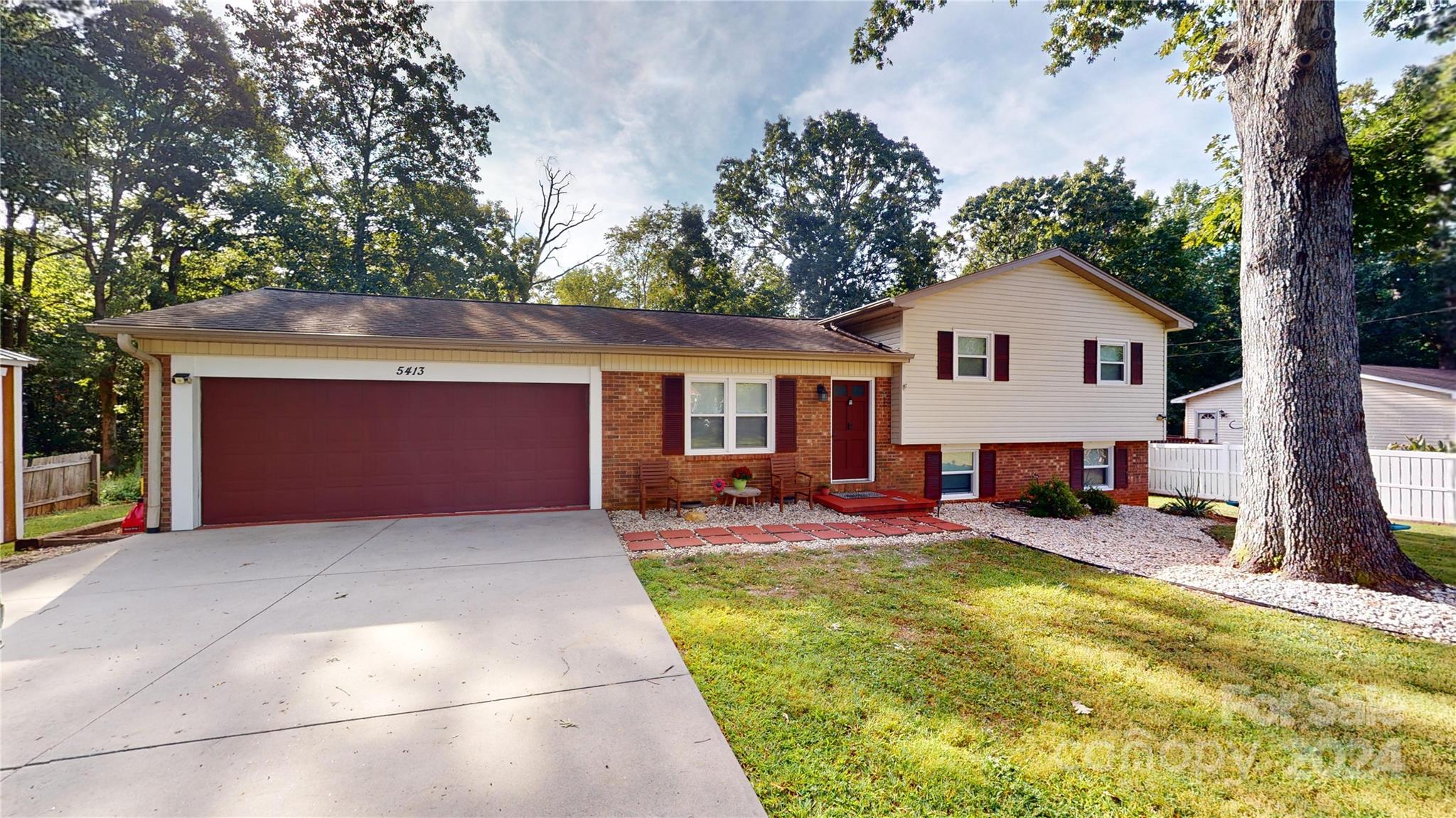 Glenview Dr, Hickory, NC 28602