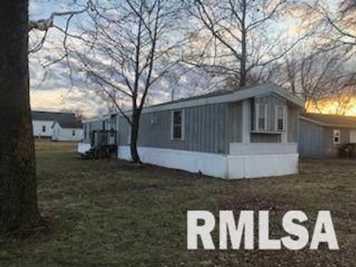 911 Douglas St, Mason, IL, 62443-3300 | Card Image