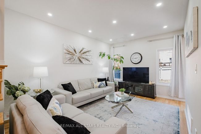 19 Coronet St, House other with 4 bedrooms, 4 bathrooms and 4 parking in Stouffville ON | Image 12