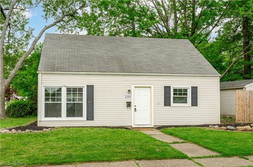 2100 Delmore St, Cuyahoga Falls, OH, 44221-3551 | Card Image