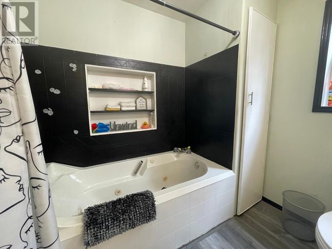 2690 Peasley Rd, House other with 5 bedrooms, 2 bathrooms and 2 parking in Jaffray BC | Image 14