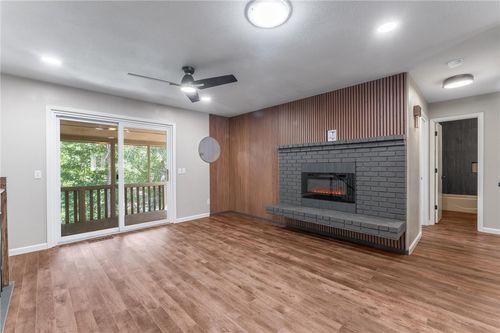 4 Gretchen Ln, Bella Vista, AR, 72715-8816 | Card Image