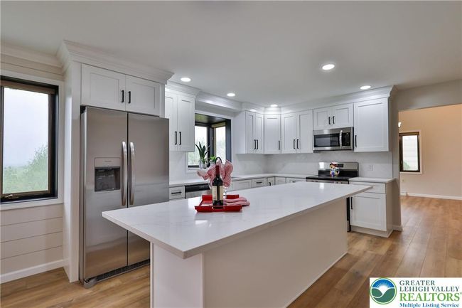 5470 Summit St, House other with 3 bedrooms, 3 bathrooms and null parking in Whitehall PA | Image 15