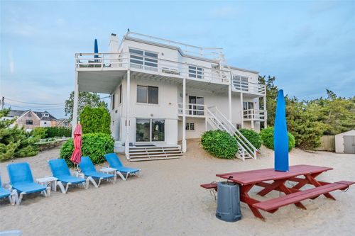 19 Cold Spring Ct, Southampton, NY, 11968-3515 | Card Image