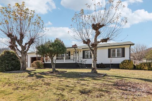 100 Hyatt St, Waynesville, NC, 28786-2215 | Card Image