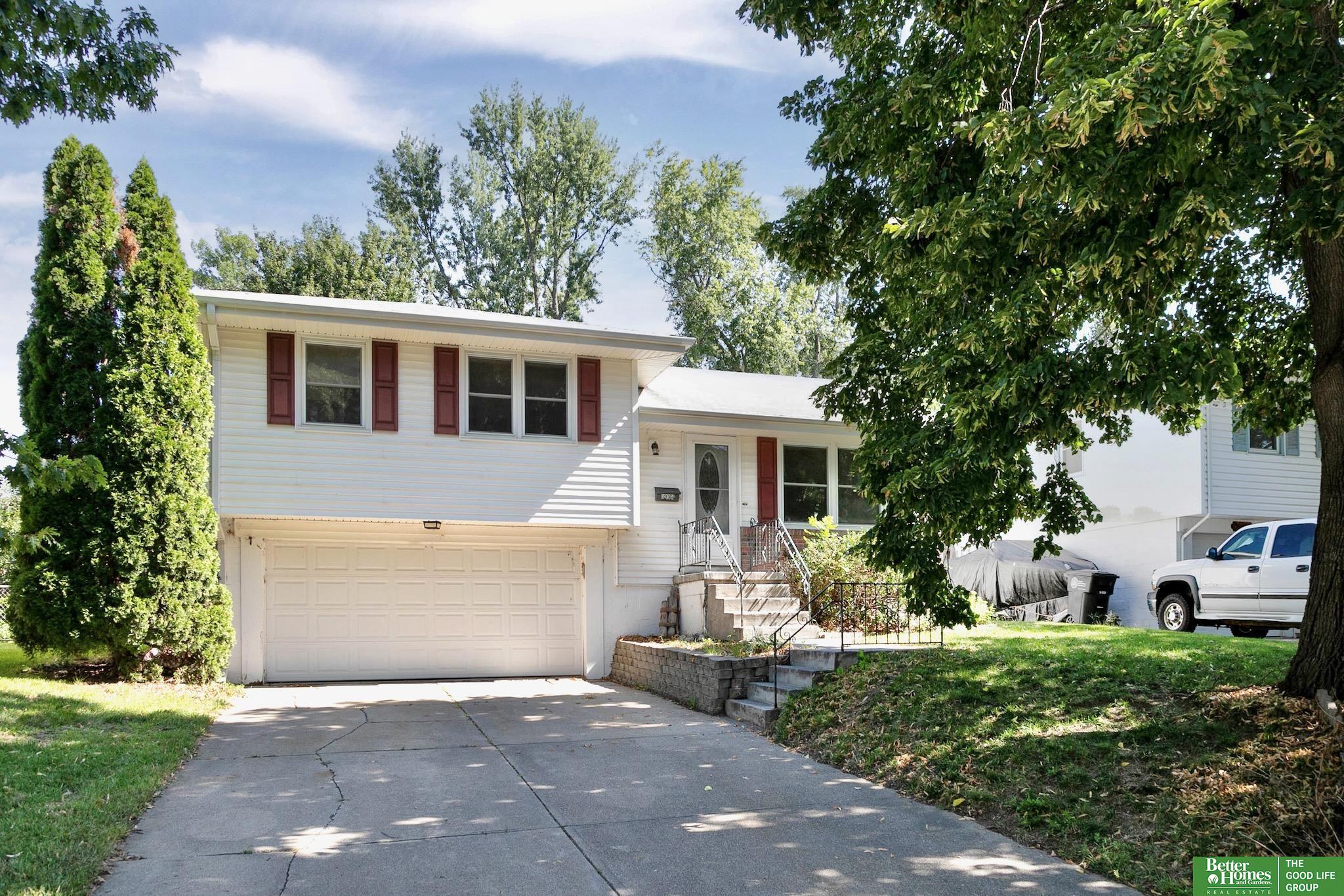 Sandra Ln, Omaha, NE 68137