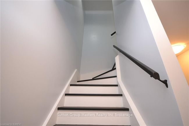 1038 Woodbine Rd, House other with 3 bedrooms, 3 bathrooms and 5 parking in Kingston ON | Image 18