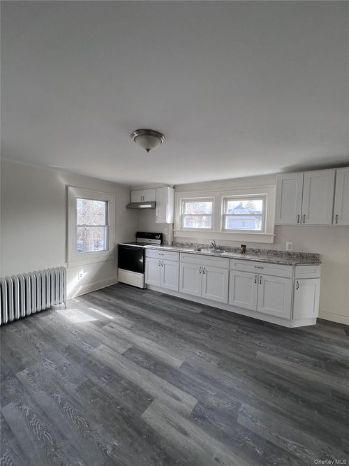 2-280 Pine St, Freeport, NY, 11520-3200 | Card Image