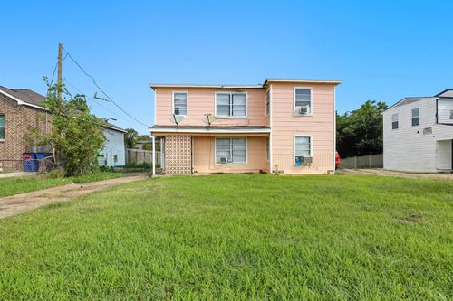 1026 5th Ave N, Texas City, TX, 77590-7528 | Card Image
