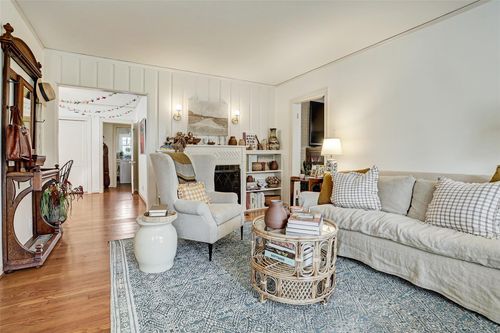 2112 Banks St, Houston, TX, 77098-5304 | Card Image