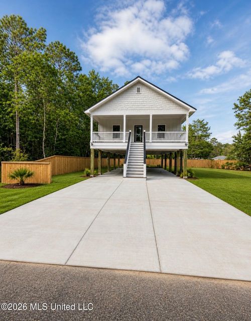 212 Avenue B, Waveland, MS, 39576-2022 | Card Image