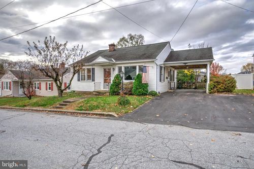 216 N Pitt St, MANHEIM, PA, 17545-1126 | Card Image