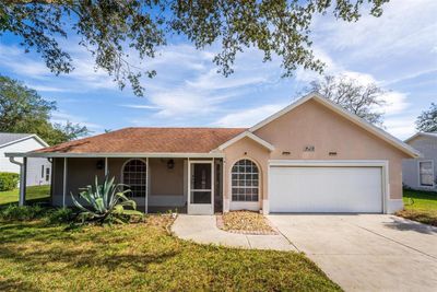 2502 Loch Ness Court, Condo with 2 bedrooms, 3 bathrooms and null parking in Leesburg FL | Image 1