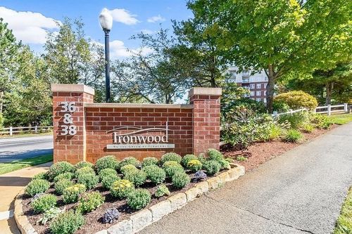 apt-515-38 Village Rd, Middleton, MA, 01949-1228 | Card Image