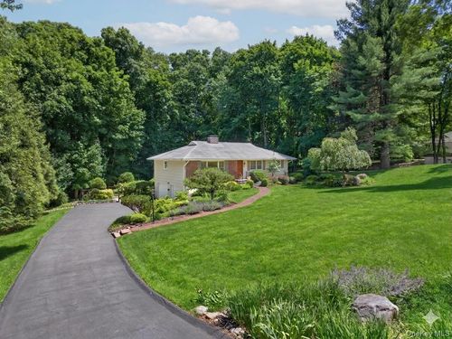 9 East Pl, Suffern, NY, 10901-3805 | Card Image