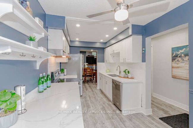 32 Simmons Blvd, House other with 3 bedrooms, 2 bathrooms and 4 parking in Brampton ON | Image 8